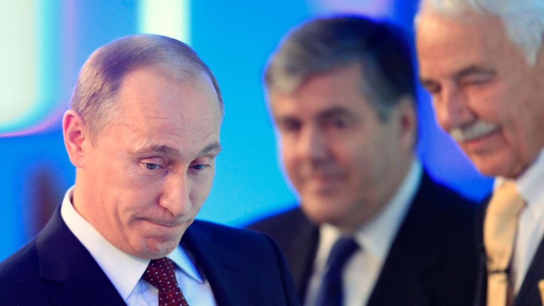 2010 trafen sich Russlands Präsident Wladimir Putin und Firmenchef der Knauf Gruppe, Nikolaus Wilhelm Kanuf (rechts) zu einem Wirtschaftsforum in Berlin.