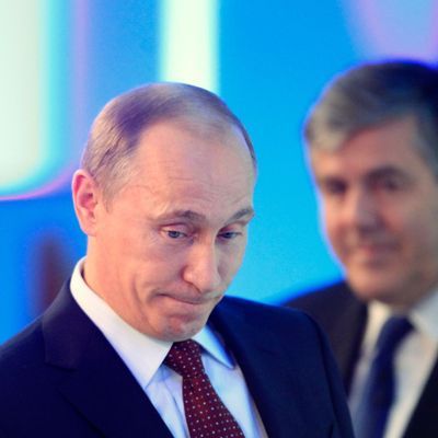 2010 trafen sich Russlands Präsident Wladimir Putin und Firmenchef der Knauf Gruppe, Nikolaus Wilhelm Kanuf (rechts) zu einem Wirtschaftsforum in Berlin.