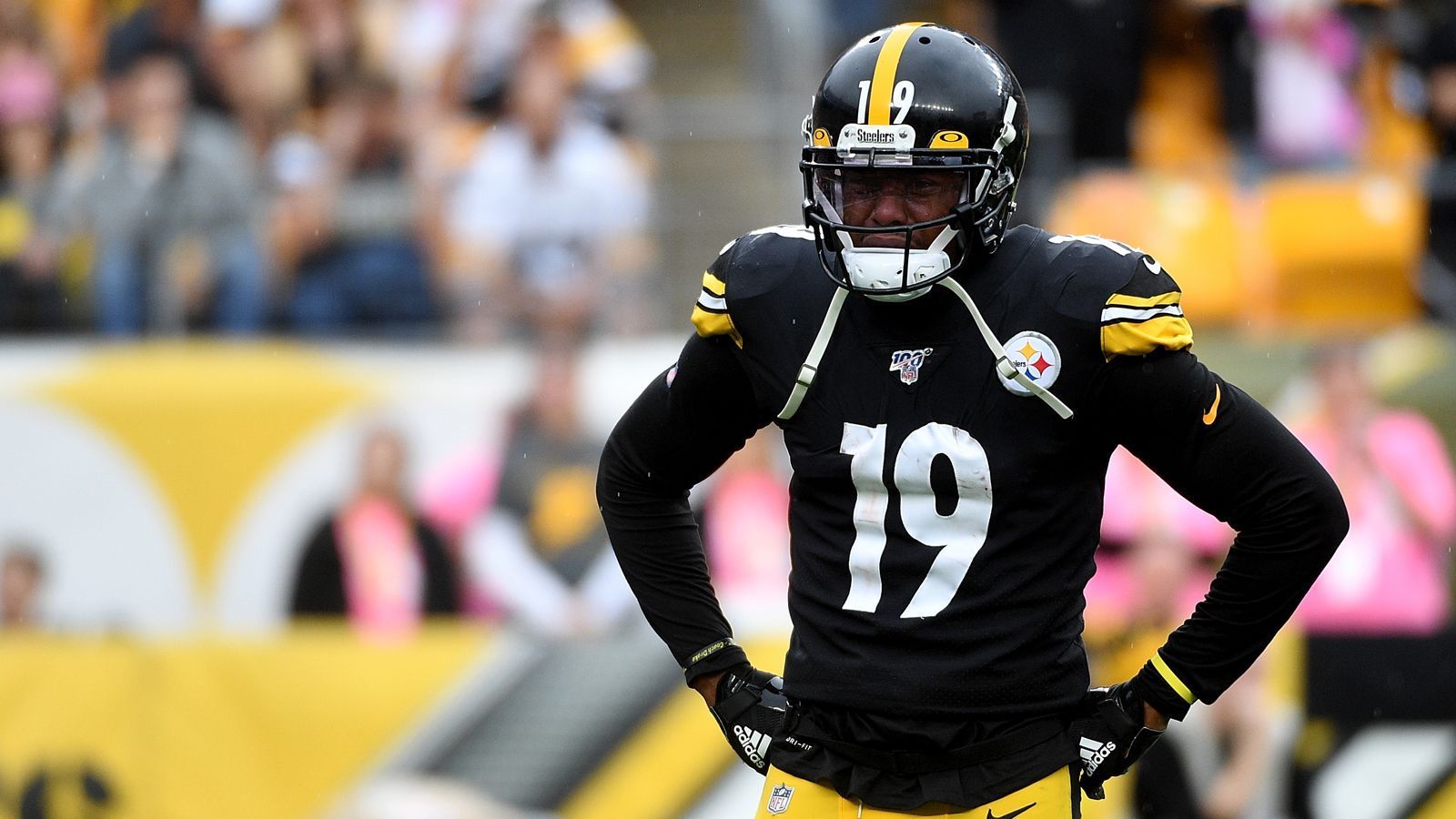 
                <strong>JuJu Smith-Schuster (Kansas City Chiefs)</strong><br>
                &#x2022; <strong>Position</strong>: Wide Receiver<br>&#x2022; <strong>Durchschnittlicher Top-Verdiener Wide Receiver</strong>: Tyreek Hill (<strong></strong> Millionen Dollar jährlich)<br>&#x2022; <strong>Durchschnittlicher Verdienst JuJu Smith-Schuster</strong>: <strong>3,25</strong> Millionen Dollar jährlich<br>&#x2022; <strong>Top-Verdiener Wide Receiver 2022</strong>: Kenny Golladay (<strong>21,2</strong> Millionen Dollar)<br>&#x2022; <strong>Verdienst 2022 JuJu Smith-Schuster</strong>: <strong>3,25</strong> Millionen Dollar<br>
              