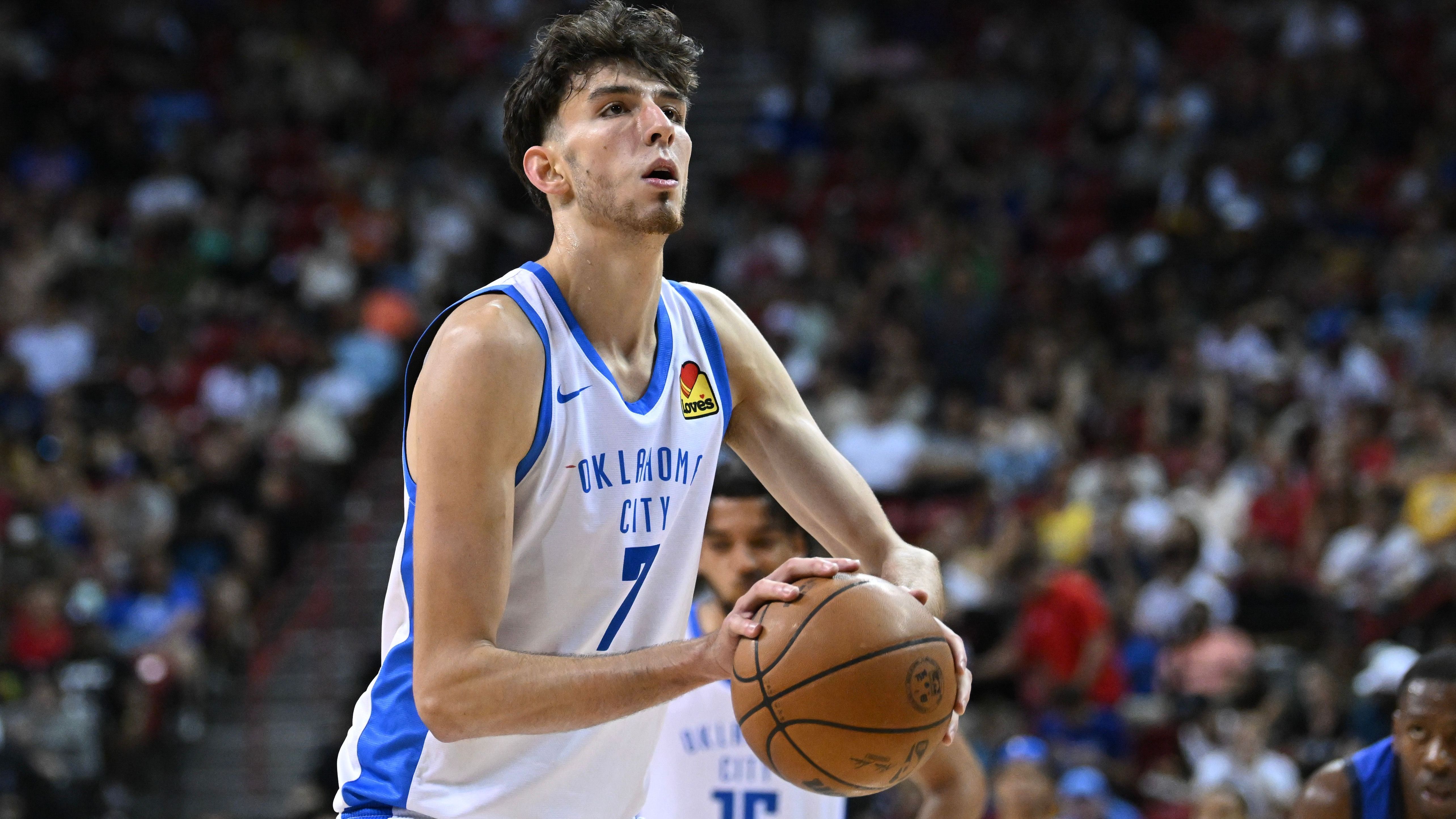 <strong>6. Oklahoma City Thunder (zuvor Rang 6)<br></strong> Nach sechs Siegen in Folge gab es die Schocker gegen Philly und Minnesota. Doch dann wurden die Lakers zerstört. Holmgren befördert OKC auf ein anderes Level. Er gibt dem Team alles, was vergangene Saison noch gefehlt hat. Wird er zum besten Rookie? Über SGA müssen wir nicht sprechen.