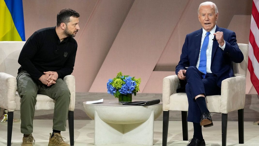 11. Juli 2024, USA, Washington: US-Präsident Joe Biden während eines Treffens mit dem ukrainischen Präsidenten Wolodymyr Selenskyj am Rande des NATO-Gipfels in Washington. Kommende Woche ist eine weitere Zusammenkunft der beiden geplant.
