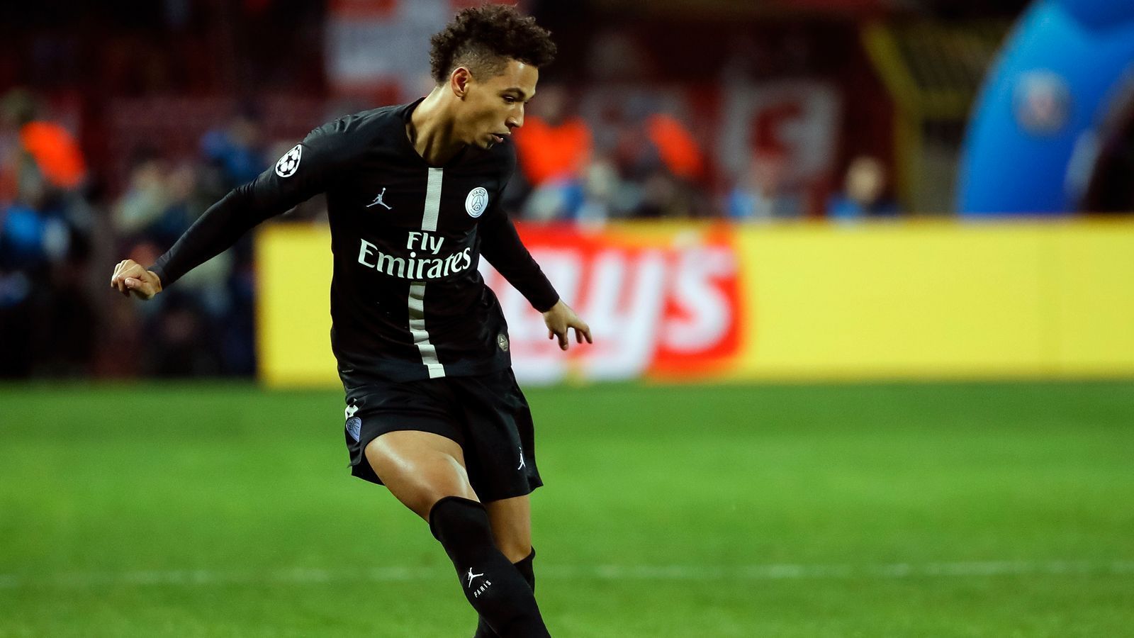 
                <strong>Platz 10 - Thilo Kehrer</strong><br>
                &#x2022; Abgebender Verein: FC Schalke 04<br>&#x2022; Aufnehmender Verein: Paris St. Germain<br>&#x2022; Transfererlös: 37 Millionen Euro<br>
              