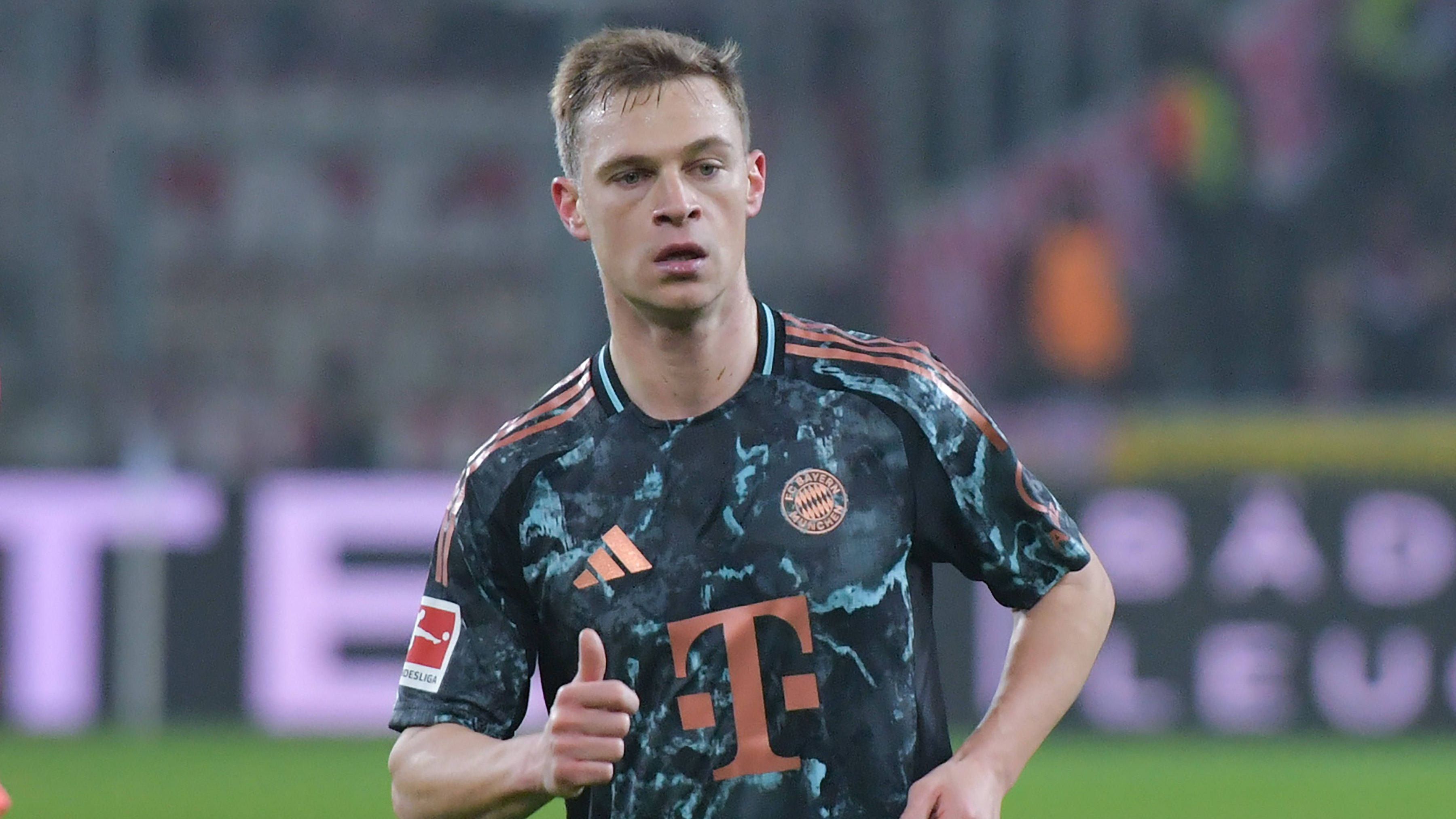 <strong>Joshua Kimmich</strong><br>Vertrag bis 2025<br>Auch mit dem Mittelfeldspieler laufen die Verhandlungen über eine Verlängerung auf Hochtouren. Gegenüber "Sky" erklärte Kimmich nach dem Gladbach-Spiel, die Chancen auf einen Verbleib seien "deutlich größer als im Sommer" und deutete eine baldige Entscheidung an. Der Spieler will vor Mai Klarheit über seine Zukunft. Aktuell deutet Berichten zufolge mehr auf eine Verlängerung als auf einen Abgang hin.