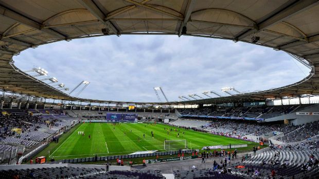 
                <strong>Toulouse</strong><br>
                Toulouse: Trotz Renovierungsmaßnahmen werden gerade einmal 33.000 Zuschauer die vier EM-Spiele 2016 live in Toulouse verfolgen können - somit ist das "Stadium de Toulouse" die kleinste Spielstätte des Turniers. 
              