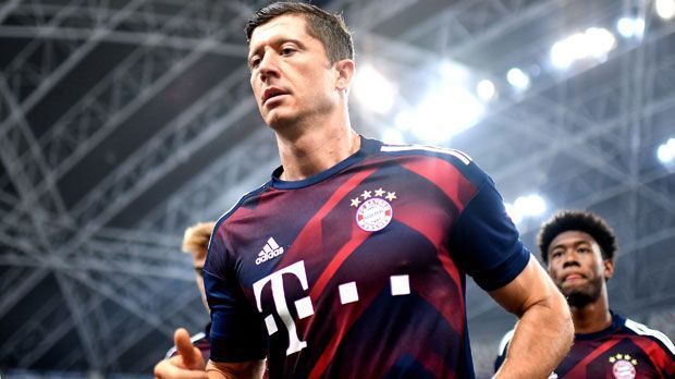 
                <strong>Robert Lewandowski (FC Bayern München)</strong><br>
                Der Pole startete seine Karriere in der Heimatstadt Warschau und war dort in seiner Kindheit und Jugend Mitglied in verschiedenen Fußballvereinen. Am längsten spielte er bei Varsovia Warschau (1997 bis 2004). Seine Profikarriere startete er 2005 bei Delta Warschau. 
              