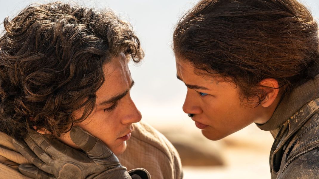 Keine Falte weit und breit: Darum sind Paul Atreides (Timothée Chalamet) und Chany (Zendaya) so jung in Dune.