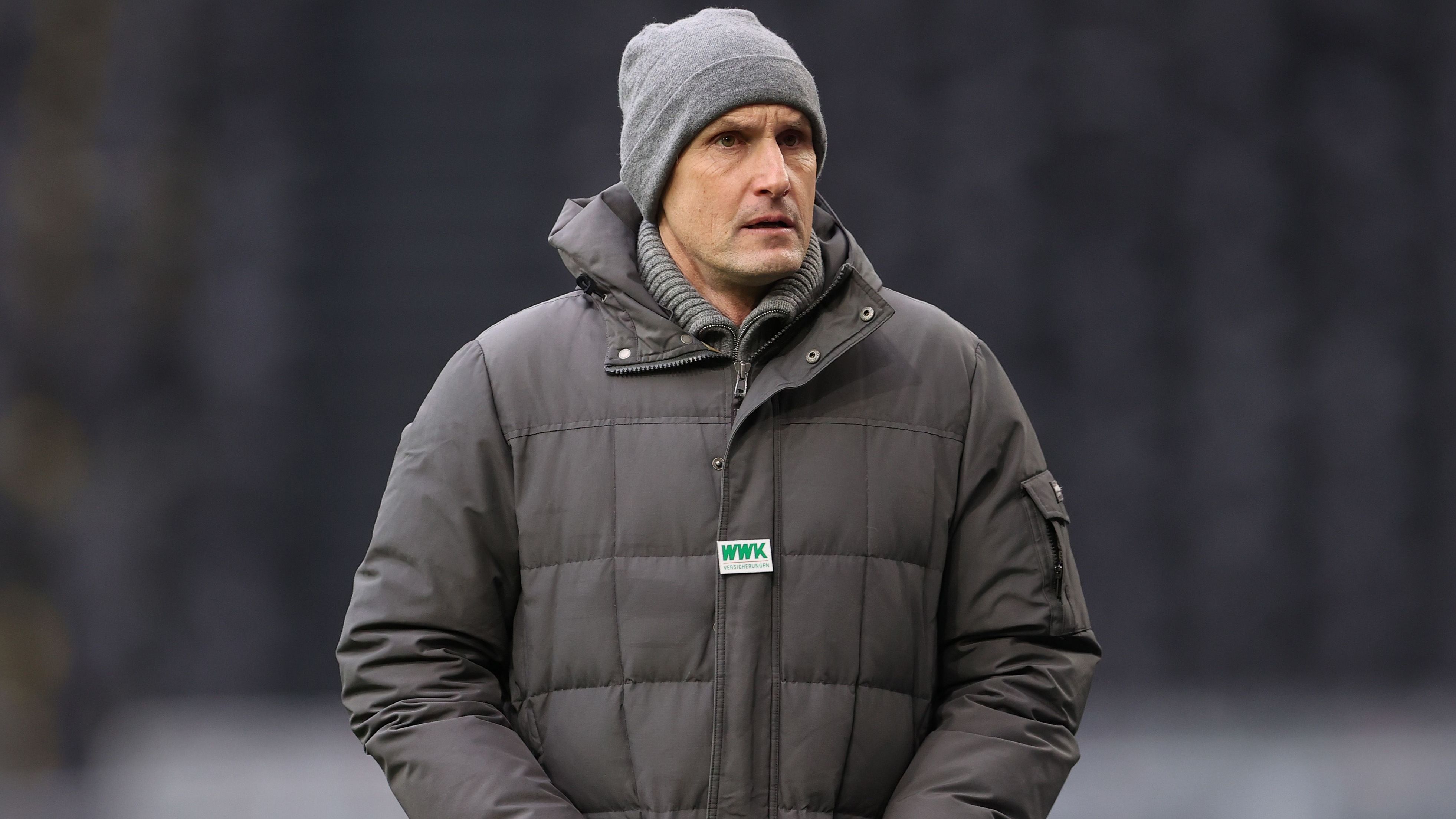 <strong>Heiko Herrlich</strong><br>Auf dem Markt wäre auch Heiko Herrlich, der zwischen 2020 und 2021 beim FC Augsburg als Trainer tätig war. Zuvor trainierte der 52-Jährige bis 2018 auch Bayer Leverkusen. Als gebürtiger Mannheimer dürfte ihm Freiburg nicht allzu unbekannt sein. Dennoch wäre eine Anstellung Herrlichs beim SCF nichts weiter als eine große Überraschung.