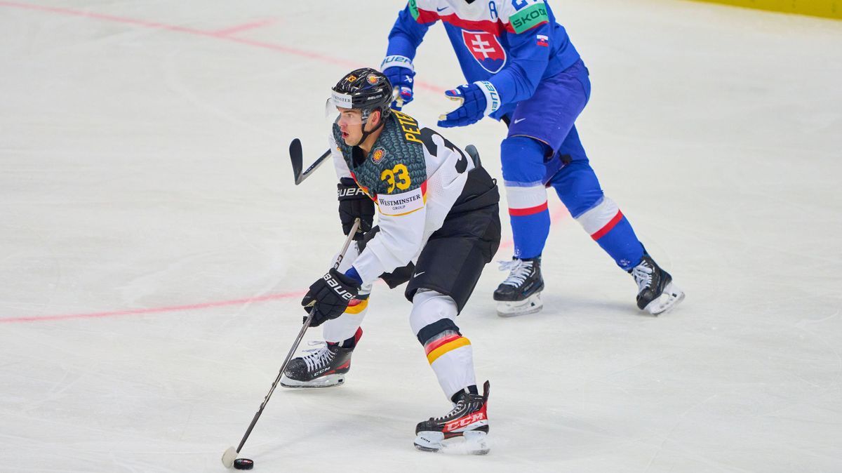 John-Jason (JJ) Peterka Nr.33 of Germany NHL, Eishockey Herren, USA Buffalo Sabres) compete, fight for the puck against, Marek Hrivik, SLO 27 in the preliminary round match GERMANY - SLOVAKIA of th...