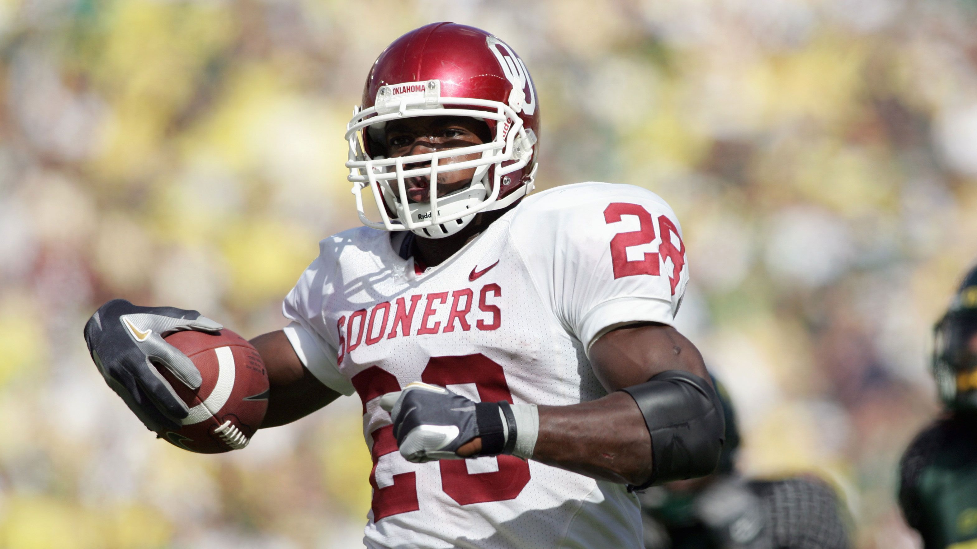 
                <strong>Platz 4: University of Oklahoma</strong><br>
                Teamname: Oklahoma SoonersNFL-Spieler: 402Bekannteste Namen: Adrian Peterson (Bild), Baker Mayfield, Kyler Murray
              