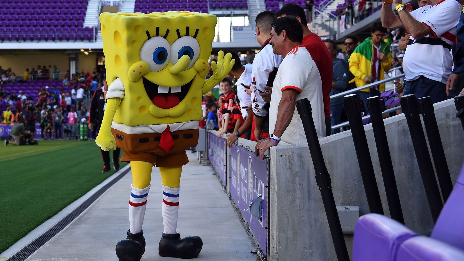 
                <strong>Wird SpongeBob während der Halftime-Show aus Protest knien? </strong><br>
                Ja: +3.000 (100 Dollar Einsatz, um 3.000 Dollar Gewinn zu erzielen)Nein: -2.000 (2.000 Dollar Einsatz, um 100 Dollar Gewinn zu erzielen)Anbieter: BookMaker
              