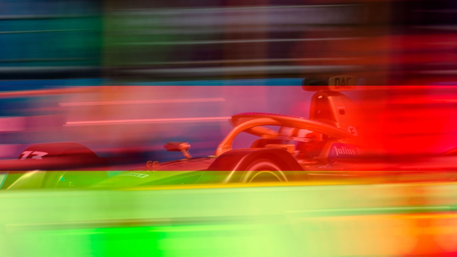
                <strong>Deutsche Fahrer in der Formel E</strong><br>
                In der Saison 2023 rasen vier deutsche Fahrer in der Formel E mit (live auf ProSieben und im Livestream). Auch in der Vergangenheit waren immer mindestens zwei deutsche Rennfahrer in der Elektro-Rennserie vertreten. Ein Überblick über alle bisherigen Repräsentanten der "Formel Deutschland" mit ihren Teams und Platzierungen.
              