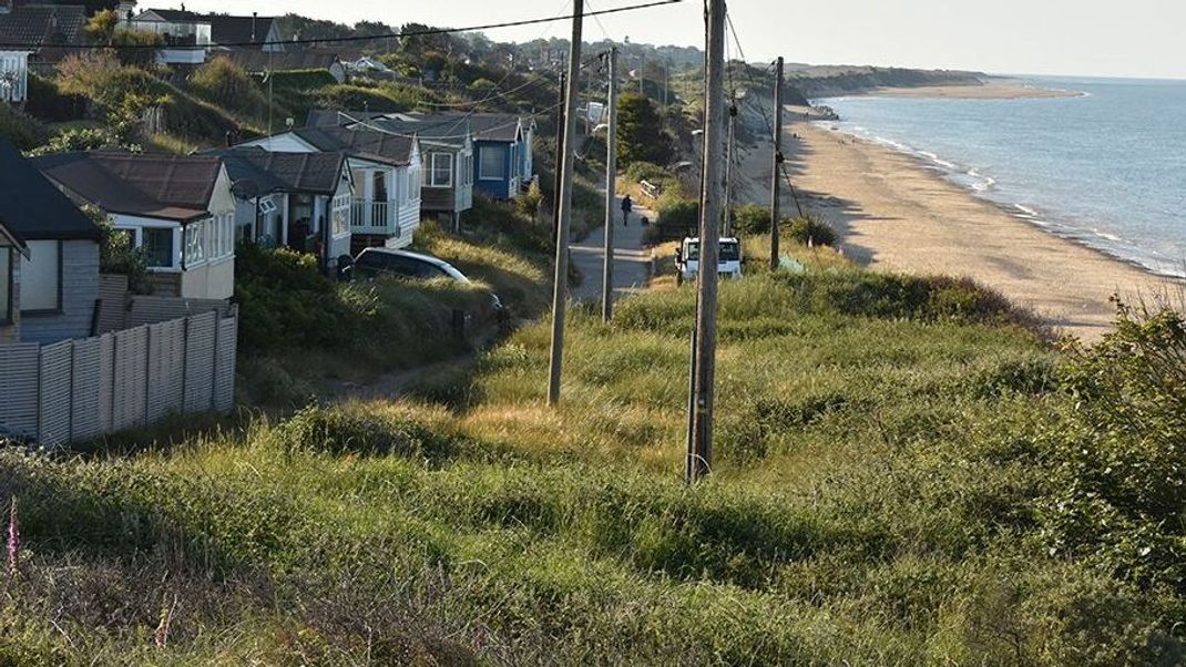 In England werden immer mehr Häuser an den Küsten aufgrund von Erosion fortgespült, wie hier an der Küstenstraße The Marrams in Hemsby.