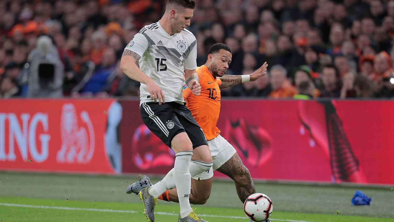 
                <strong>Niklas Süle</strong><br>
                Der Bayern-Profi findet sich schnell in der Rolle des Abwehrchefs zurecht und ordnet die Defensive umsichtig. Vor Babels erster dicker Chance verliert er aber auch einen wichtigen Zweikampf. Und beim 2:2 den Überblick. In der hitzigen Schlussphase packt er einige wichtige Grätschen aus. ran-Note: 3
              