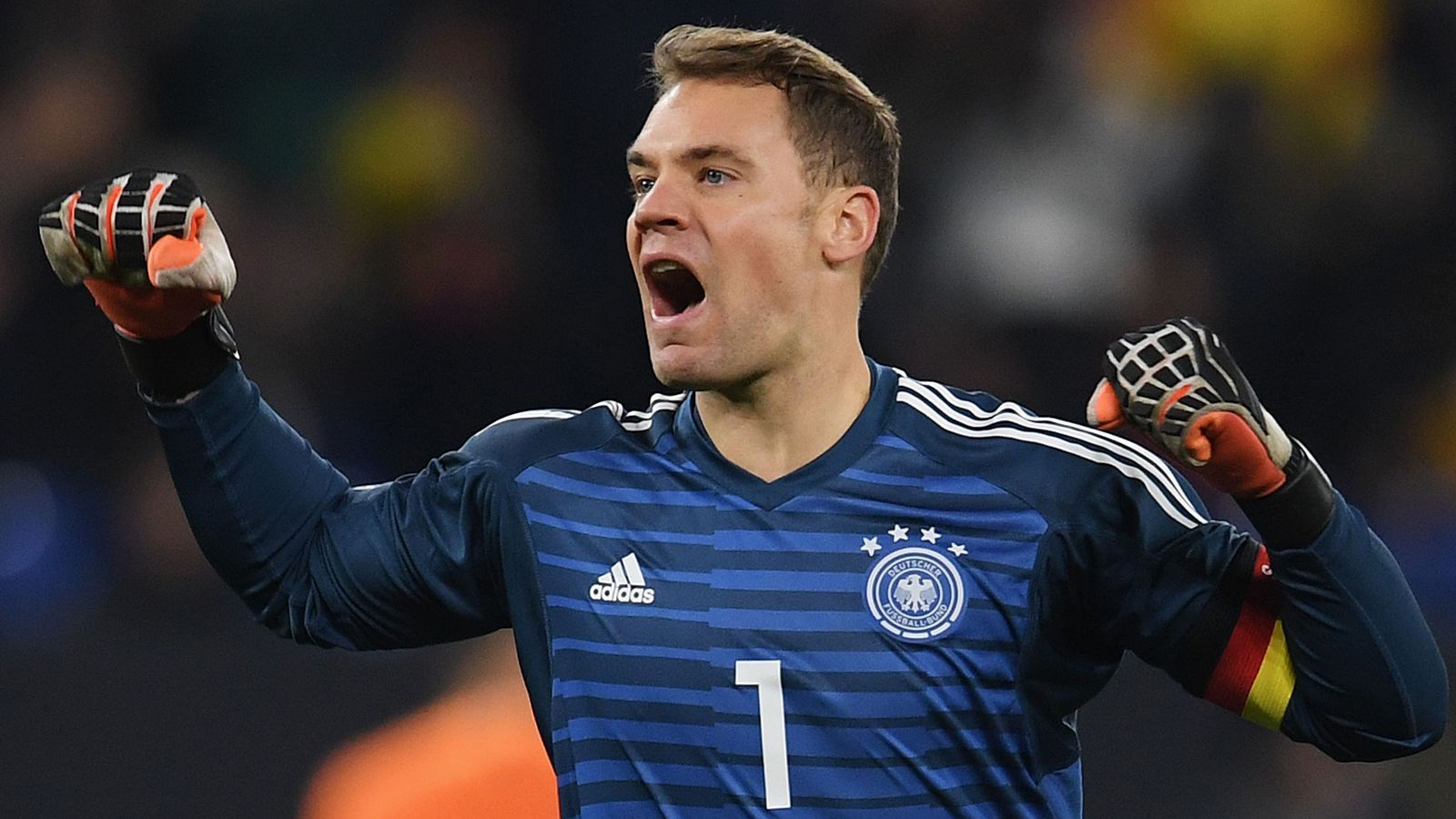 
                <strong>Manuel Neuer</strong><br>
                Fällt in der ersten Hälfte häufiger mit gekonnten Jubelposen als mit Paraden auf. Schaut nur den Kopfball von DFB-Verteidiger Niklas Süle gekonnt über das Tor. In der zweiten Halbzeit häufiger gefordert und immer auf der Hut. Bei den beiden Gegentoren machtlos. ran-Note: 3
              