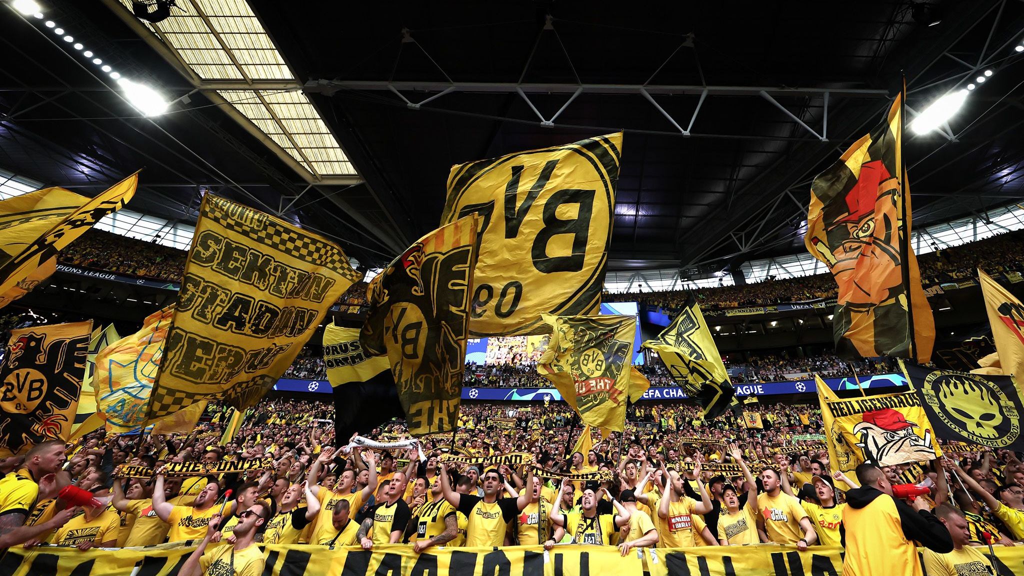 <strong>Platz 1: Borussia Dortmund</strong><br>Verkaufte Dauerkarten: 55.000<br>Verkauf beendet? Ja<br>Zuschauerkapazität im Signal-Iduna-Park: 81.365