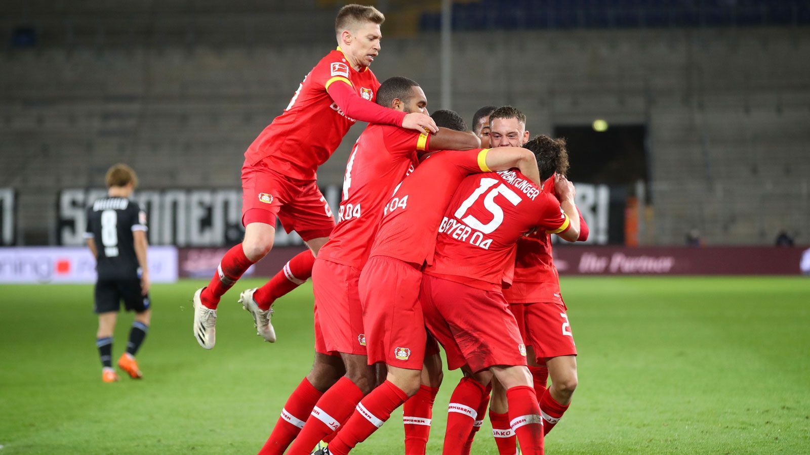 
                <strong>Platz 3: Bayer 04 Leverkusen</strong><br>
                Medienerlöse 2020/21: 88,07 Millionen Euro -Davon 70,05 Mio. national und 18,02 Mio. international.
              