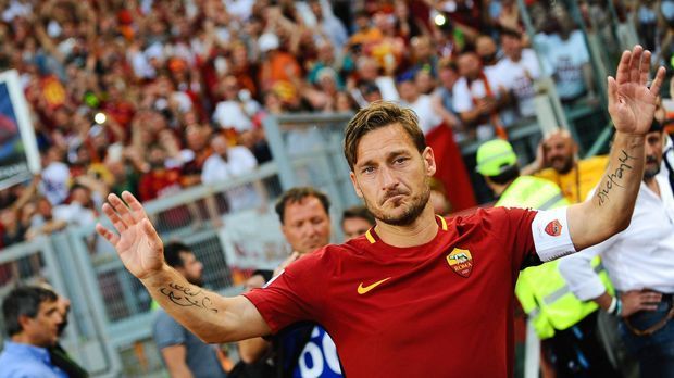 
                <strong>Der ewige Totti</strong><br>
                Die Roma trägt im Frühjahr 2017 Trauer: Selbst der ewige Francesco Totti tritt zurück.
              
