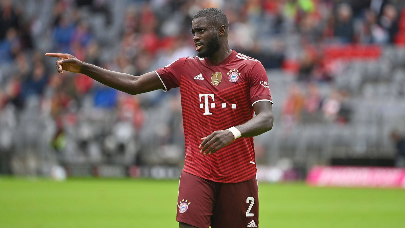 
                <strong>Platz 2: Dayot Upamecano (FC Bayern)</strong><br>
                ... denn 42,5 Millionen Euro zahlte der FC Bayern für den französischen Verteidiger an RB Leipzig und sorgte damit für den teuersten Bundesliga-internen Deal des Sommers.
              