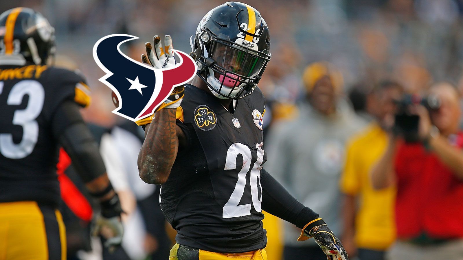 
                <strong>Bell zu den Houston Texans?</strong><br>
                In Texas entsteht Vielversprechendes mit dem jungen Quarterback Deshaun Watson. In DeAndre Hopkins hätte Bell einen Wide Receiver vom Format Antonio Browns an seiner Seite. Auch die Texans verfügen 2019 über die finanziellen Mittel, um sich auf dem Free-Agent-Markt ordentlich auszutoben. Aktuell ist Lamar Miller der einzige Running Back von NFL-Format im Roster.
              