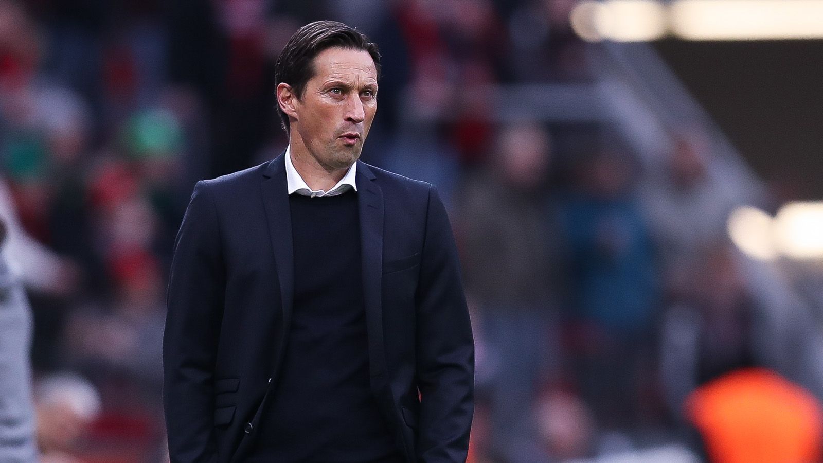 
                <strong>Roger Schmidt (Beijing Guoan)</strong><br>
                Der Ex-Leverkusen-Trainer arbeitet aktuell erfolgreich bei Guoan in der Chinese Super League als Trainer, nachdem er bei Bayer Leverkusen entlassen wurde. Im vergangenen Jahr holte Schmidt mit Guoan den Pokal und wurde in der abgelaufenen Saison Vierter. Schmidts Punktedurchschnitt ist ebenfalls ordentlich: In 53 Spielen gab es 1,74 Punkte pro Spiel. Die Stars in seinem Team: Renato Augusto, Cedrik Bakambu und Jonathan Soriano.
              