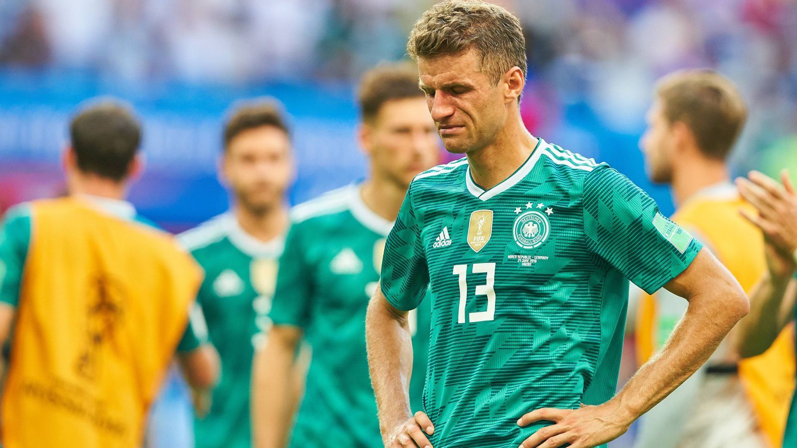 
                <strong>Verlierer: Thomas Müller</strong><br>
                Ist das wirklich derselbe Thomas Müller, den wir von Weltmeisterschaften 2010 und 2014 kennen? Unmöglich. Müller verliert nicht nur seinen WM-Torriecher, sondern auch seinen Humor. Am Ende sehen wir nur Tränen.
              