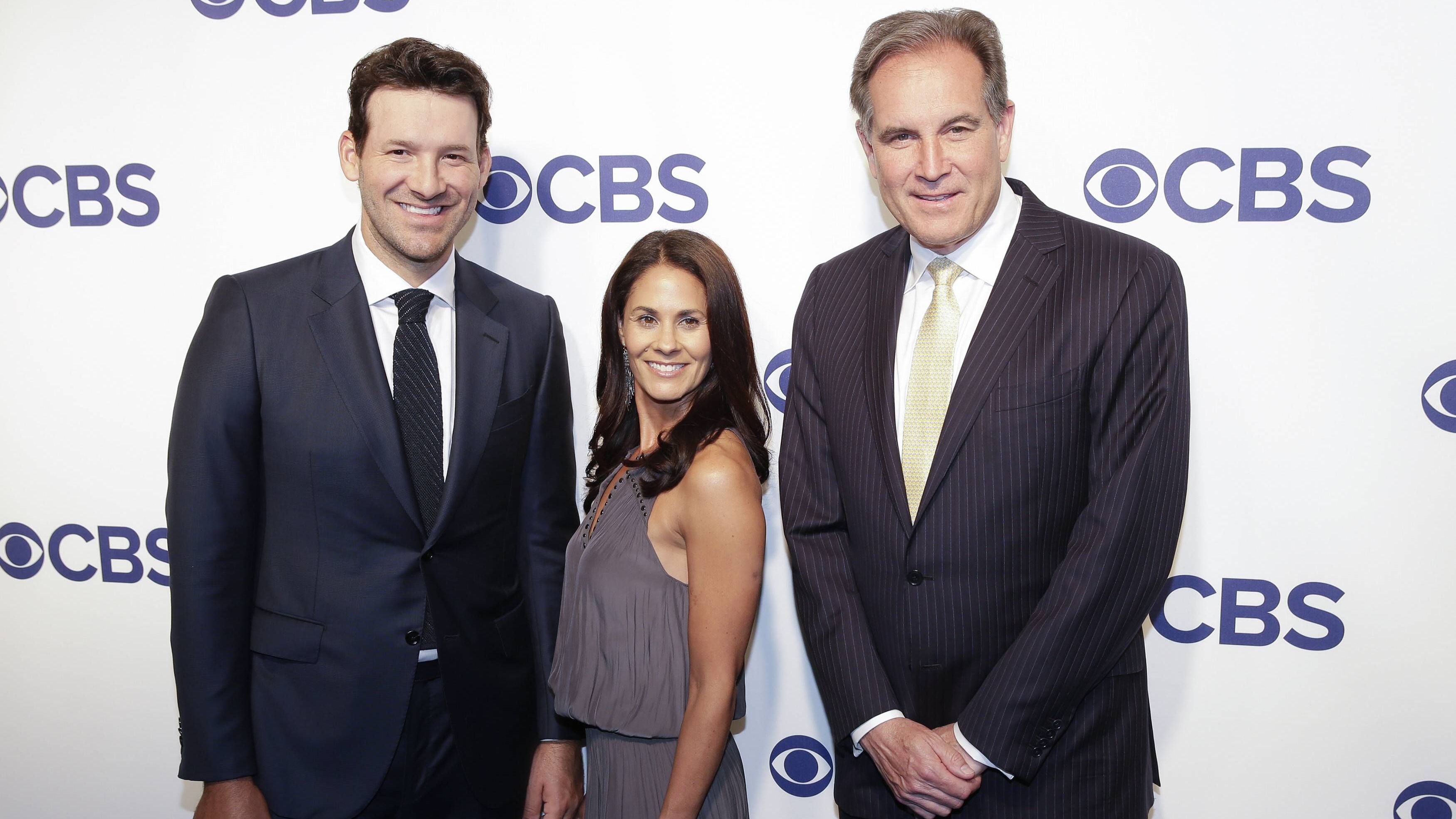 <strong>Gewinner: Der Fernsehsender CBS</strong><br>Aber auch die Zuschauer können sich freuen. Natürlich wird der Sender seine beste Crew um den langjährigen Kommentator Jim Nantz, Ex-Quarterback Tony Romo und Feldreporterin Tracy Wolfson schicken. Sie gelten als eins der besten Kommentatoren-Teams der NFL.