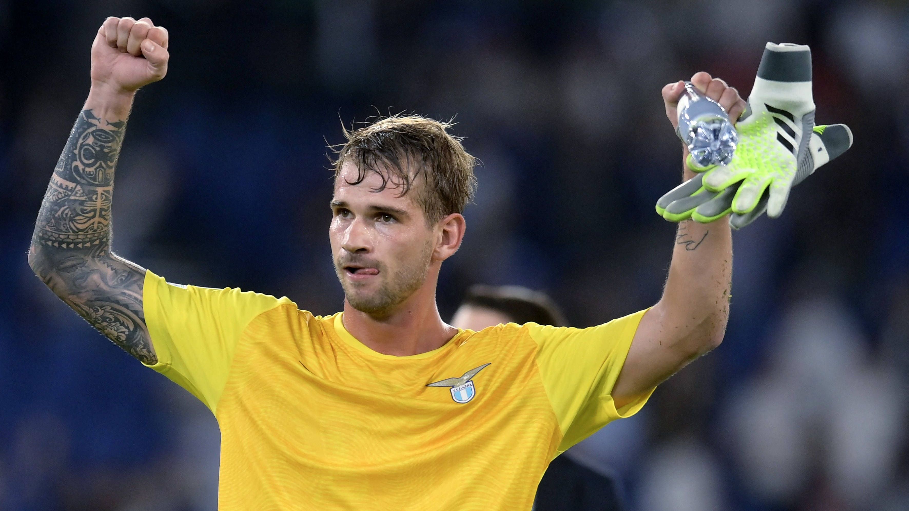 <strong>Die Torwart-Torschützen der Champions League</strong><br>Mit seinem Ausgleichstreffer zum 1:1 für Lazio Rom gegen Atletico Madrid hat Keeper Ivan Provedel einen Platz in den Geschichtsbüchern sicher. Doch es war nicht das erste Torwart-Tor in der Hauptrunde der Königsklasse. <em><strong>ran</strong></em> zeigt, welche Keeper vor dem Italiener erfolgreich waren.