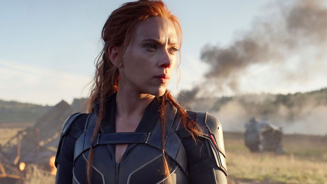 Scarlett Johansson äußert sich jetzt zu ihrem "Black Widow"-Aus. Alle Infos dazu gibt es hier.