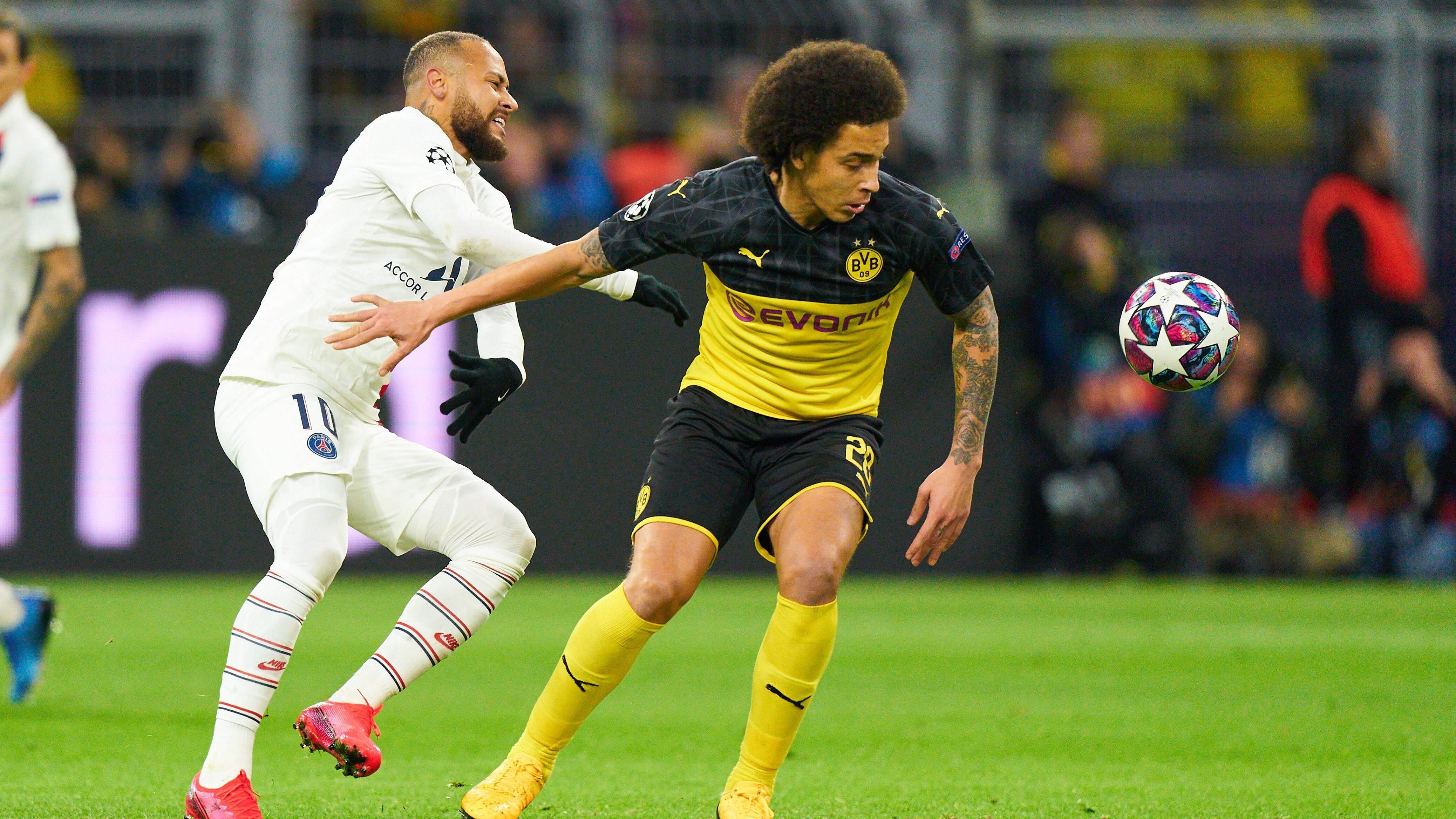 
                <strong>Axel Witsel</strong><br>
                Sehr präsent in der Zentrale. Erstickt den Großteil der Pariser Angriffsbemühungen bereits im Keim. So tut sich PSG lange schwer, gefährliche Angriffe aus dem Mittelfeld heraus zu initiieren. In der Offensive ist Witsel nicht ganz so auffällig, setzt jedoch kurz nach der Halbzeit bei einer einstudierten Ecke Hakimi perfekt in Szene. ran-Note: 2
              