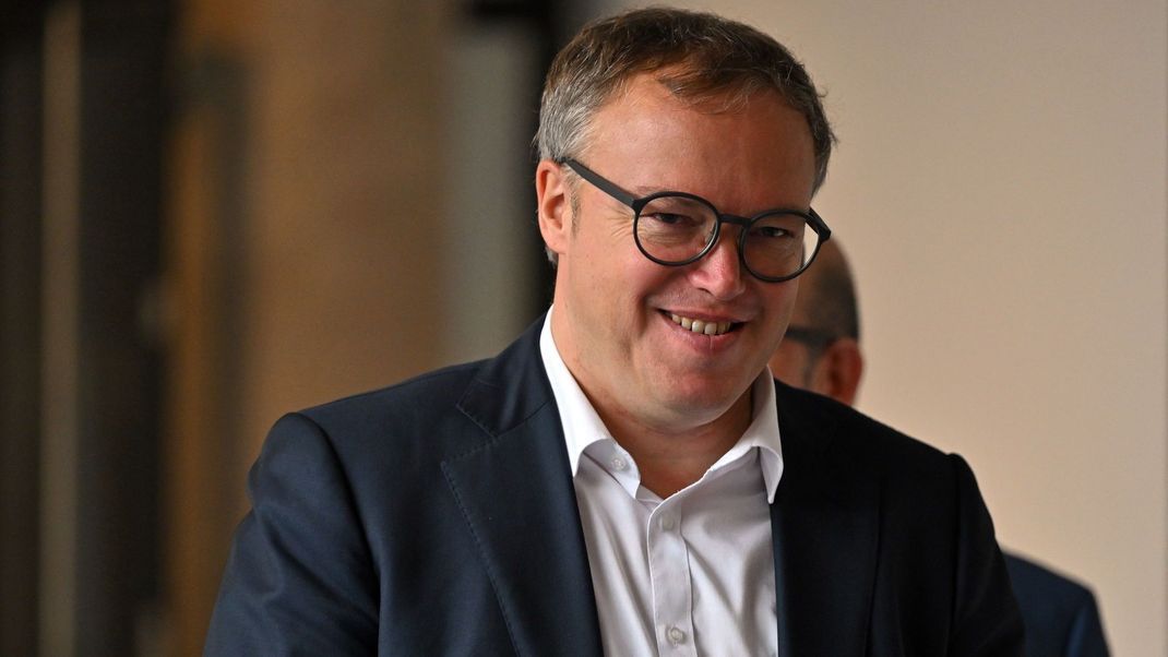 18. September 2024, Thüringen, Erfurt: Mario Voigt, CDU-Fraktionschef, kommt zur Fraktionssitzung im Thüringer Landtag. In Thüringen wurde am 1. September ein neuer Landtag gewählt.