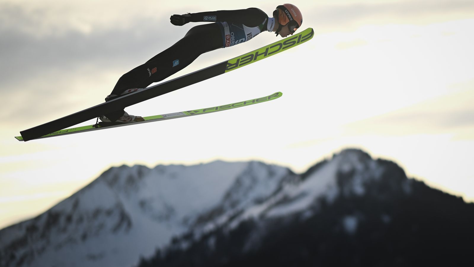 Vierschanzentournee Granerud gewinnt Qualifikation in Oberstdorf