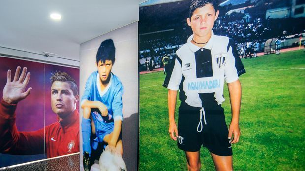 
                <strong>Bilder aus der Vergangenheit</strong><br>
                Und wer Lust hat, kann sich auch viele Bilder aus dem Leben des extrovertierten Fußballers anschauen. Von seinen Stationen als Jugendspieler, über seine ersten Profijahre, bis hin zum Weltstar im Dress von Real Madrid.
              