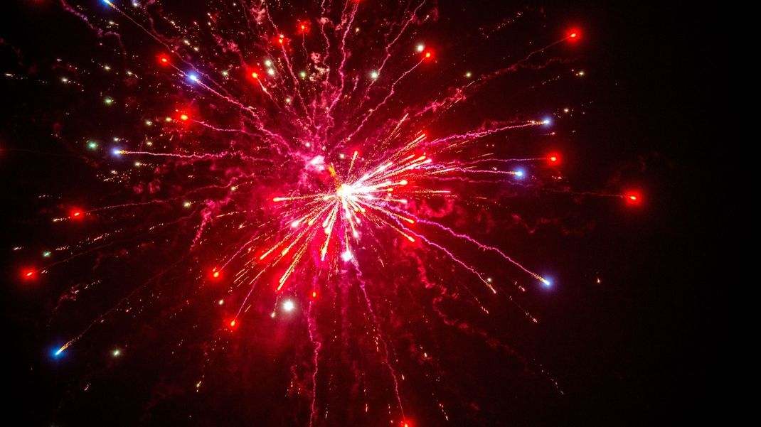 In den Städten Athen, Limassol und Larnaka wird es geräuschloses Feuerwerk geben. 