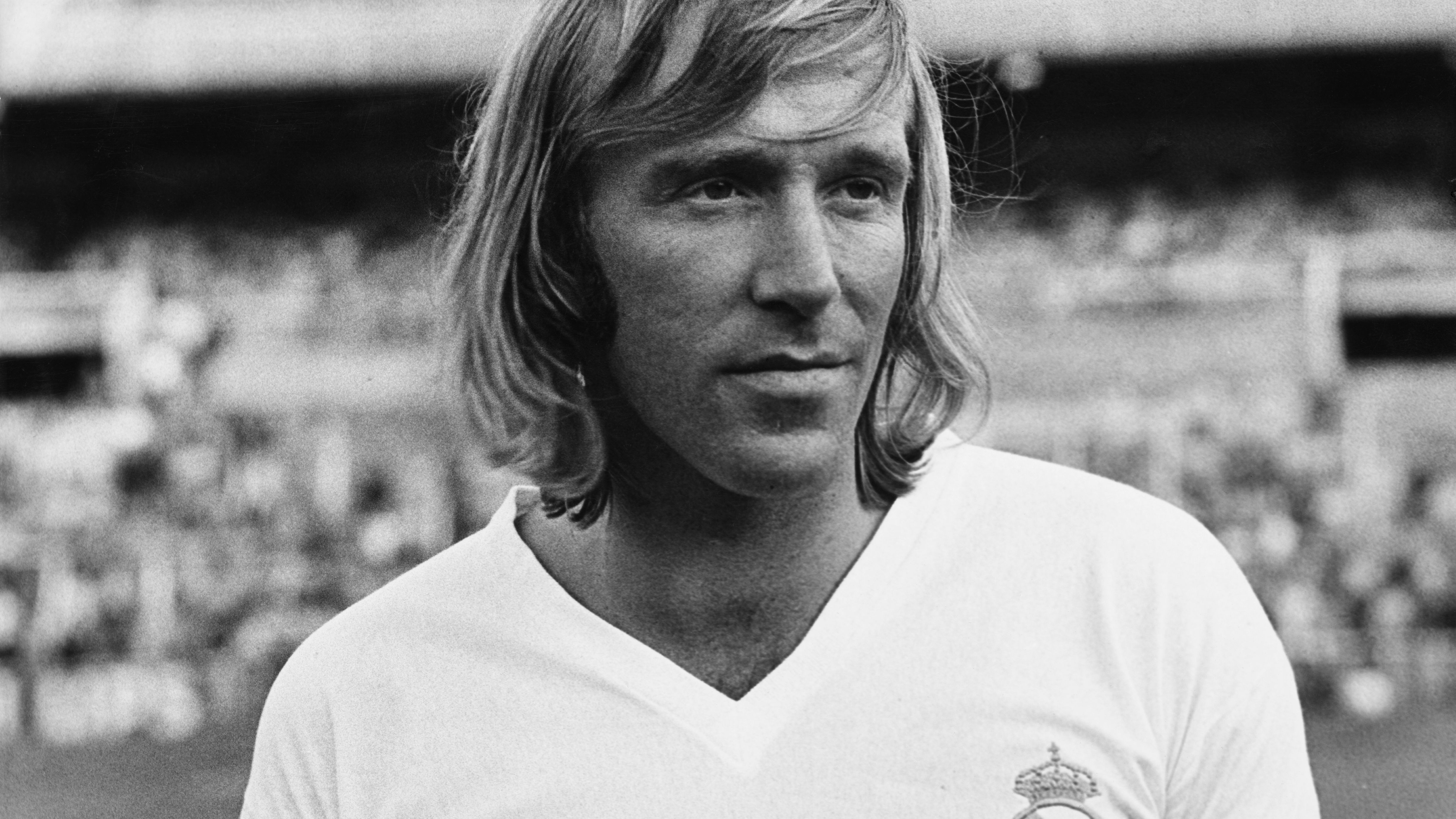 <strong>Günter Netzer (1973–1976)</strong><br>Netzer war der erste große deutsche Star bei Real Madrid. In Deutschland polarisierte der Mittelfeldmann, in Spanien hatte er zunächst Anlaufschwierigkeiten. Doch relativ bald fand sich Netzer auch in Madrid zurecht. Für einen internationalen Titel reichte es bei 100 Pflichtspielen und 13 Toren nicht. Spanischer Meister und Pokalsieger wurde er dafür je zweimal.