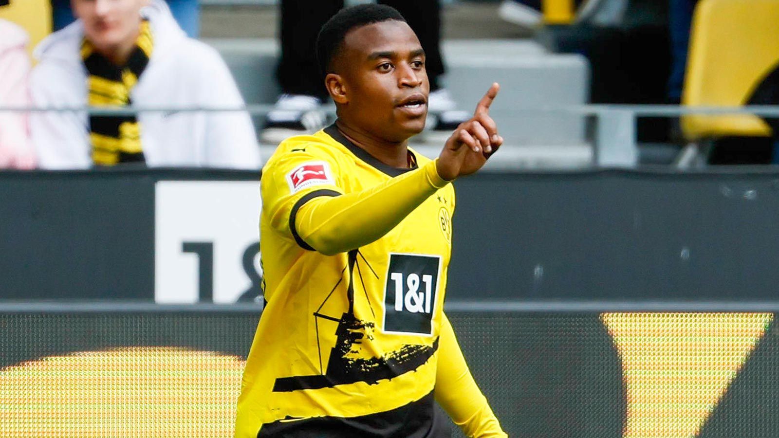 <strong>Youssoufa Moukoko (Borussia Dortmund)</strong><br>Für Füllkrug in der Startelf. Nutzt seine Chance nicht. In der ersten Halbzeit komplett abgemeldet. Läuft viel, wird aber eben auch nicht in Szene gesetzt. Nach der Pause mit einem Abseitstreffer, der einkassiert wird. Viel mehr kommt von ihm nicht.&nbsp;<strong>ran-Note: 4</strong>