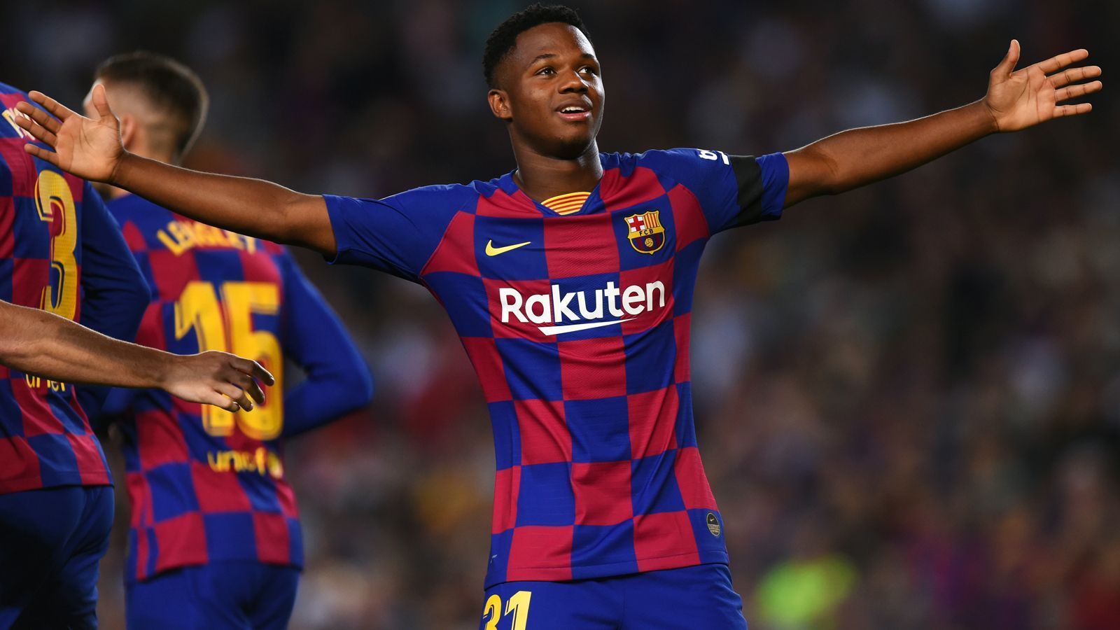 
                <strong>Ansu Fati (FC Barcelona)</strong><br>
                Der traumhafte Aufstieg von Ansu Fati geht weiter! Nachdem der erst 16-Jährige vor der Länderspielpause erstmals für den FC Barcelona in La Liga getroffen hatte, legte das Juwel der Katalanen gegen Valencia nach. Erstmals in der Startelf traf der Offensivmann aus Guinea-Bissau bereits in der ersten Minute zur Führung der Gastgeber. Bei drei Saison-Einsätzen kann der Teenager zwei Tore und eine Vorlage vorweisen. Fati kam 2012 als Neunjähriger von Sevillas Jugend in die weltberühmte Nachwuchsakademie "La Masia". Nachdem in den zurückliegenden Jahren nur noch wenige Talente den dauerhaften Sprung in Barcas Profimannschaft schafften, könnte Fati eine große Karriere bevorstehen.
              