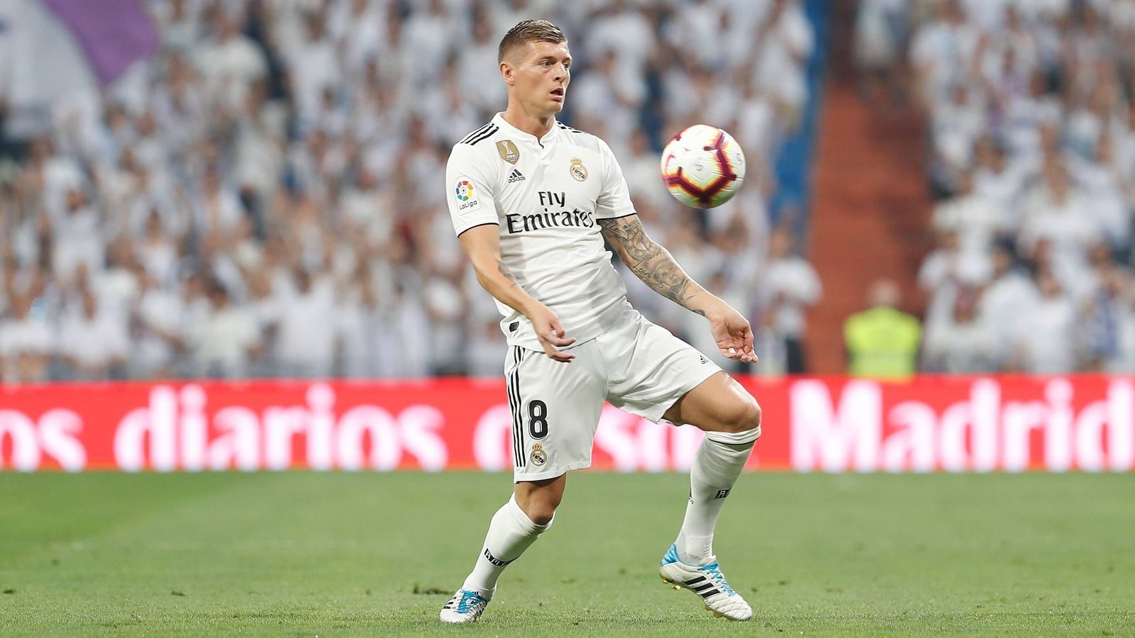 
                <strong>Toni Kroos (Real Madrid)</strong><br>
                Deutschlands Rekord-Champions-League-Sieger (fünf Titel mit Bayern München und Real Madrid) fehlen noch drei Einsätze zu seinem 100. Europacup-Spiel. In der Gruppe G fordert der Vorjahres-Halbfinalist AS Rom den Titelverteidiger heraus. Danach geht die Reise zu ZSKA Moskau, bevor Viktoria Pilsen der Gegner im möglichen Jubiläumsspiel wäre.
              