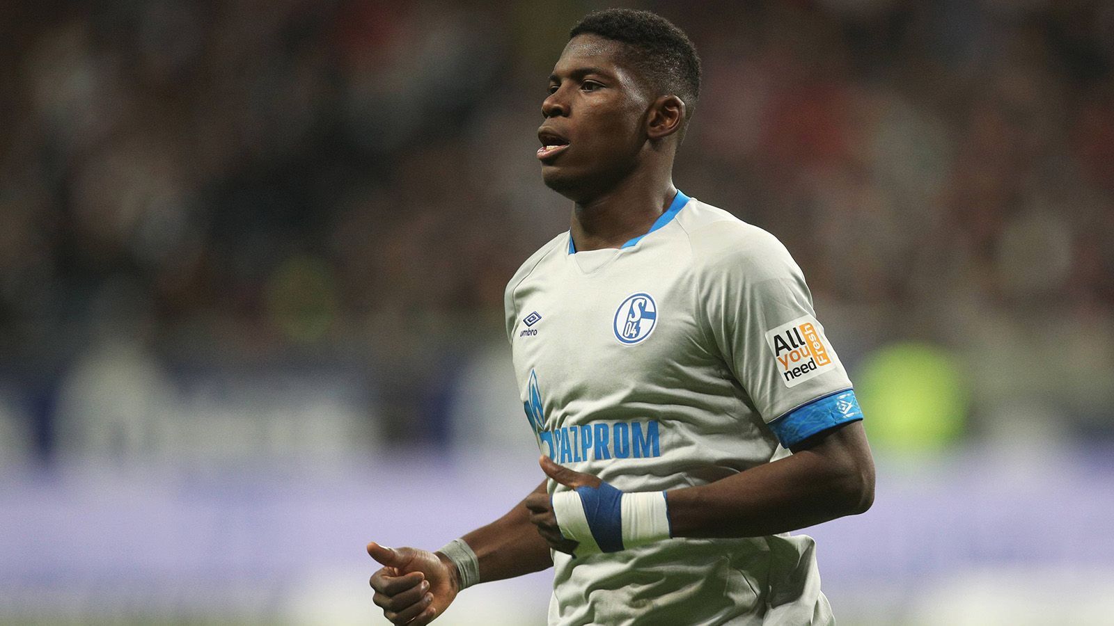 
                <strong>Breel Embolo</strong><br>
                Breel Embolo ist mit 26,5 Millionen Euro Ablöse nach wie vor der Schalker Rekordtransfer. Aufgrund seiner Verletzungsanfälligkeit verpasste er in fast drei Jahren aber bereits unzählige Spiele. Der 22-Jährige scheint in Gelsenkirchen nicht glücklich zu werden.
              