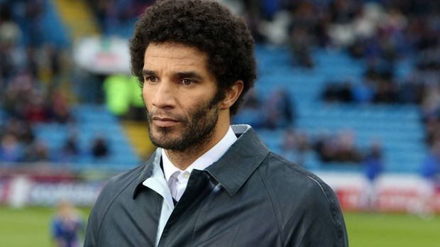 
                <strong>James</strong><br>
                Der frühere englische Nationaltorhüter David James war offenbar schwer "verliebt" in Lara Croft. Nach einem Spiel, bei dem James für drei Gegentreffer verantwortlich gemacht wurde, sagte er: "Ich spielte stundenlang Tomb Raider und Tekken II und war darin völlig gefangen."
              