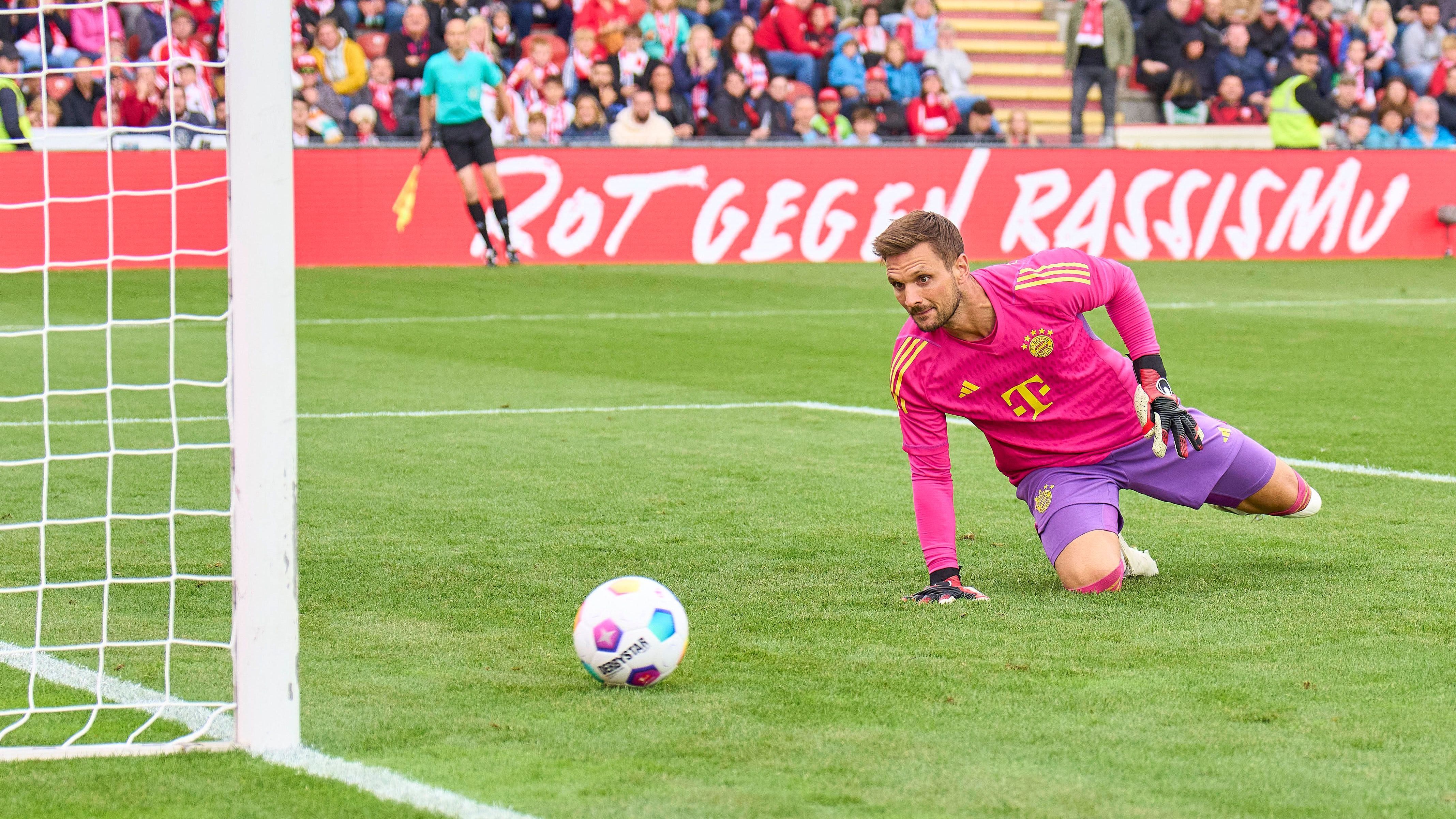 <strong>Sven Ulreich</strong><br>Der etatmäßige Ersatzkeeper erweist sich als zuverlässiger Rückhalt und pariert einige gefährliche Torchancen der Monegassen stark. Ist beim Elfmeter zum 2:3 chancenlos. Erlebt bis auf die Drangphasen der Gäste weitestgehend einen ruhigen Tag. <strong>ran-Note: 2</strong>