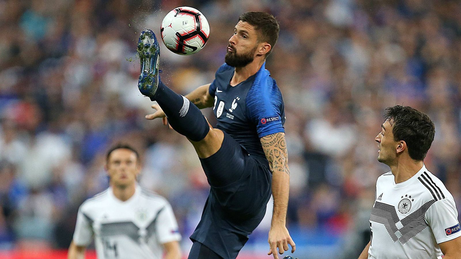 
                <strong>Olivier Giroud (Frankreich)</strong><br>
                An ihm geht das Spiel in der ersten Halbzeit mehr oder weniger vorbei. Bindet Süle und Hummels öfter, so dass Mbappe und Griezmann Räume hatten. ran-Note: 4
              