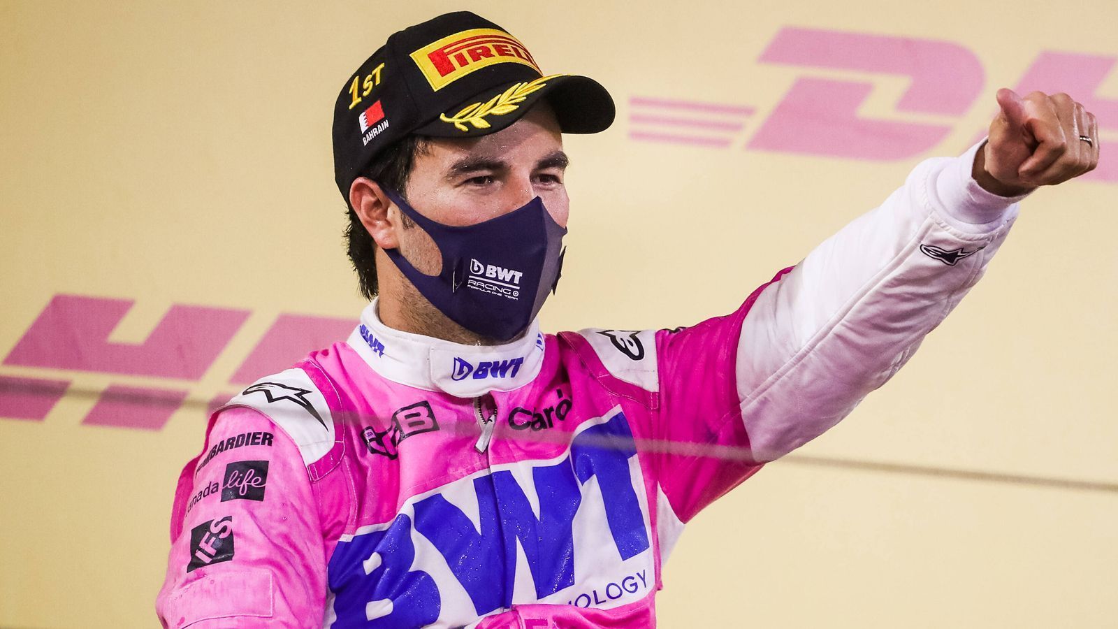 
                <strong>Sergio Perez (Racing Point)</strong><br>
                Er kann einem leid tun: Er ist als Gesamtvierter der beste Fahrer, der nicht in einem Mercedes oder Red Bull sitzt, ist sogar besser als Alex Albon. Ein Cockpit für 2021 hat er aber trotzdem nicht. Nur die Hoffnung, dass bei Red Bull vielleicht doch noch ein Platz frei wird. Gibt mit starken Leistungen ein prima Bewerbungsschreiben ab. ran.de-Note: 2
              