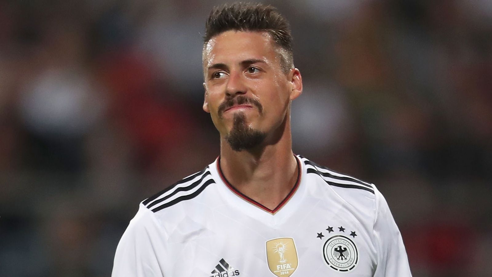 
                <strong>Die besten Sprüche von Sandro Wagner</strong><br>
                "Für jeden Fußballer ist es schön, für sein Land zu spielen. Und da das Land Bayern keine Nationalmannschaft hat, hoffe ich weiter für Deutschland spielen zu dürfen." (Über seine Nationalmannschafts-Ambitionen)
              