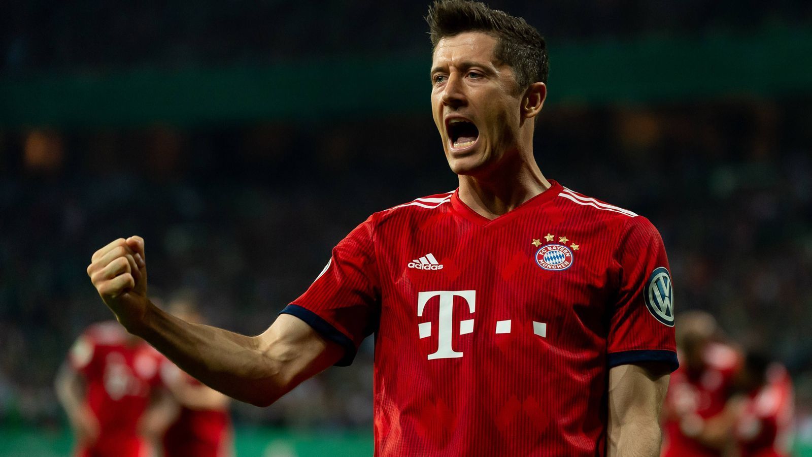 
                <strong>Robert Lewandowski (Bayern München)</strong><br>
                Ist genau 36 Minuten lang nicht zu sehen. Ist dann zur Stelle, als der Kopfball von Müller vom Pfosten vor seine Füße fällt, Lässt sich in der 80. Minute auch das zweite Geschenk in Form eines Foulelfmeters nicht nehmen, verwandelt eiskalt vom Punkt. ran-Note: 2
              