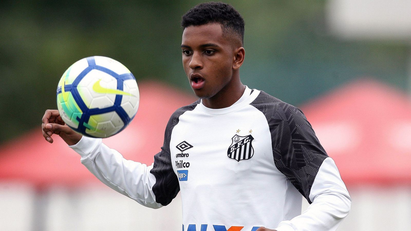 
                <strong>Platz 10 - Rodrygo</strong><br>
                Ablösesumme: 45 Millionen EuroVerpflichtet von: FC SantosZeitpunkt des Transfers: Sommer 2019
              