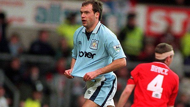 
                <strong>Platz 9: Uwe Rösler</strong><br>
                Platz 9: Uwe Rösler mit 103 Einsätzen in der Premier League von 1993 bis 1996 und 2000 bis 2002 für Manchester City und FC Southampton.
              