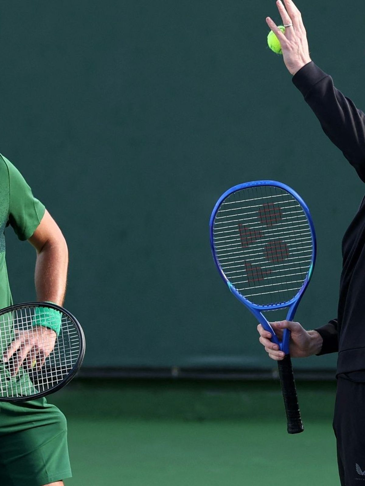 Gespann auf Zeit: Novak Djokovic (l.) und Andy Murray