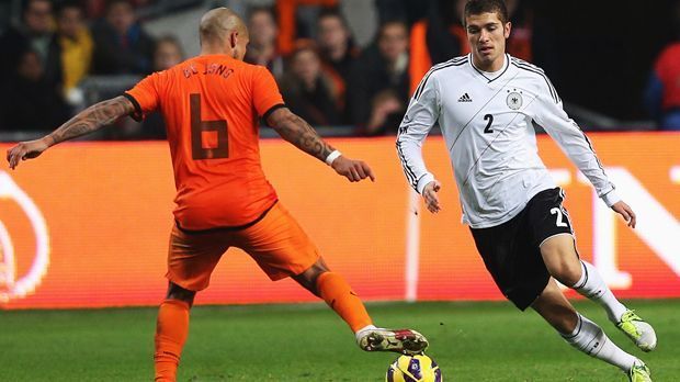 
                <strong>Roman Neustädter</strong><br>
                Mittelfeld: Roman Neustädter; Debüt: 14. November 2012 gegen Niederlande; damaliger Klub: Schalke 04; Länderspiele insgesamt: 2
              