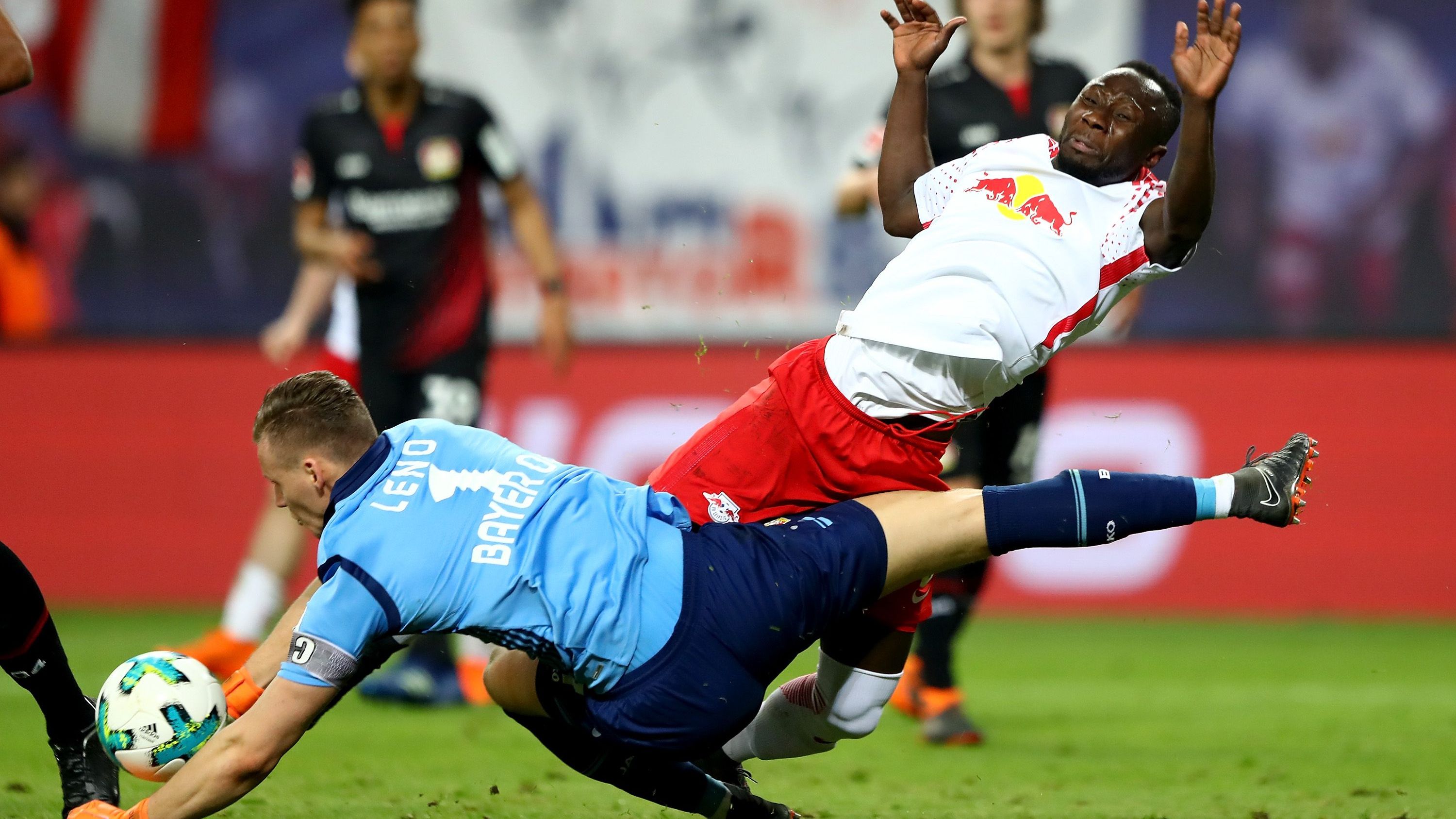 <strong>RB Leipzig: Naby Keita</strong> <br>Die KI nennt die Verpflichtung von Naby Keita von Red Bull Salzburg. "RB Leipzig sicherte sich schließlich seine Dienste, indem sie eine Transfervereinbarung für den Sommer 2016 trafen. In der folgenden Saison 2016/2017 war Keïta ein Schlüsselspieler für Leipzig, als der Verein sensationell in die Bundesliga aufstieg." Über das Adjektiv "sensationell" lässt sich im Realkontext sicher streiten.