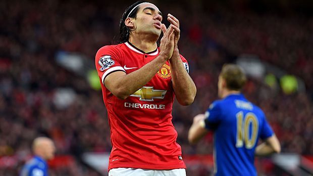 
                <strong>Radamel Falcao zu Manchester United</strong><br>
                Radamel Falcao kam im Sommer als großer Heilsbringer nach Manchester. Der Kolumbianer konnte den Erwartungen nicht stand halten. Die Kaufoption für den Mittelstürmer wurde nicht gezogen. In der kommenden Saison wird er für Chelsea spielen.
              